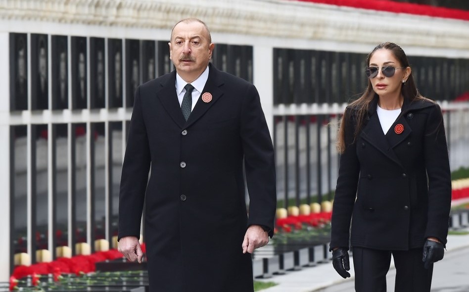 Prezident İlham Əliyev və birinci xanım Mehriban Əliyeva 20 Yanvar faciəsinin 32-ci ildönümü ilə əlaqədar Şəhidlər xiyabanını ziyarət ediblər